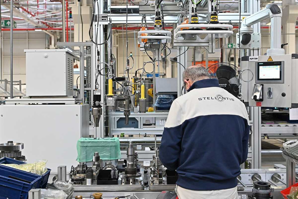 In casa Stellantis strategie sbagliate. Infatti vende sempre meno vetture