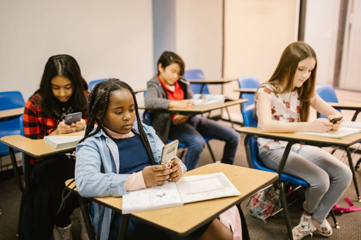 away for the day, smartphones in schools, smartphone addiction