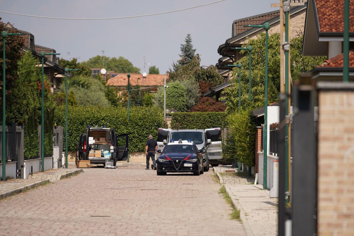 Famiglia sterminata a Paderno: «Il figlio non aveva un movente»