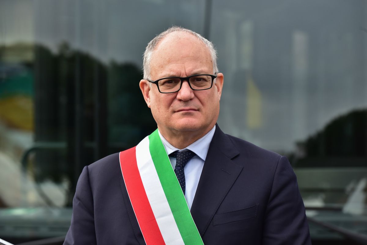 A Roma Gualtieri fa come Trump. Muro contro clochard e stranieri