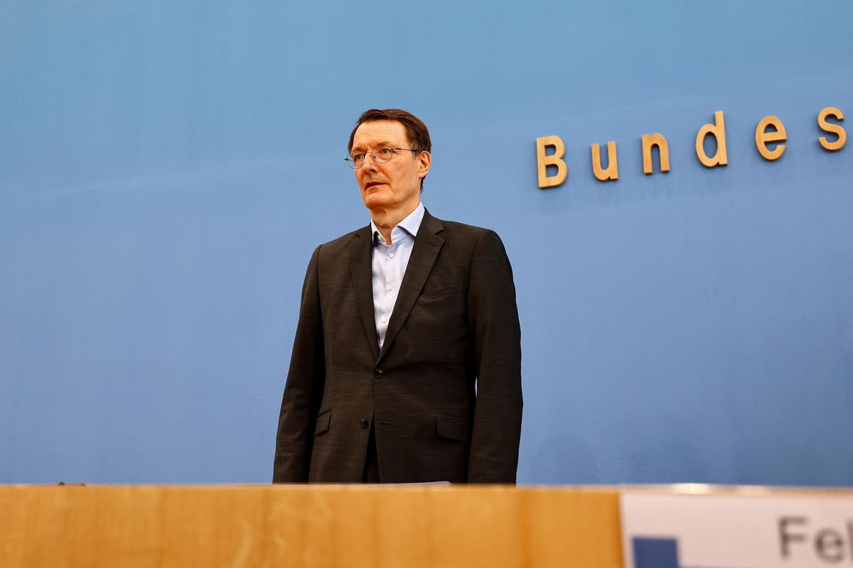 C’è un giudice in Germania. «L’obbligo di vaccinazione violava i diritti fondamentali»