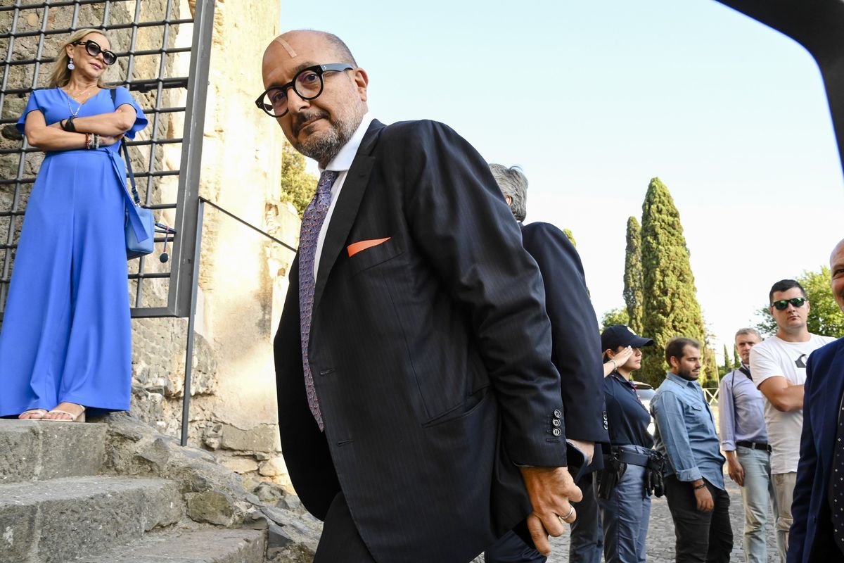 'O Ministro ’nnammurato ha pagato il conto