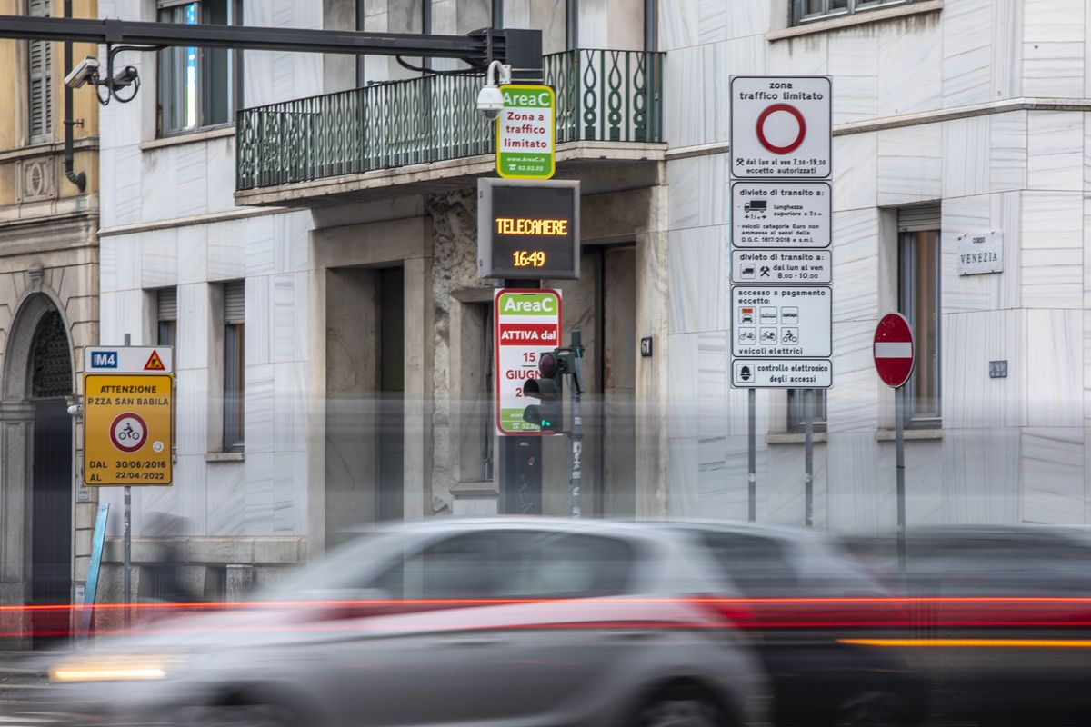 I negozianti bocciano il piano Sala: «No ad Area C pure nei week end»