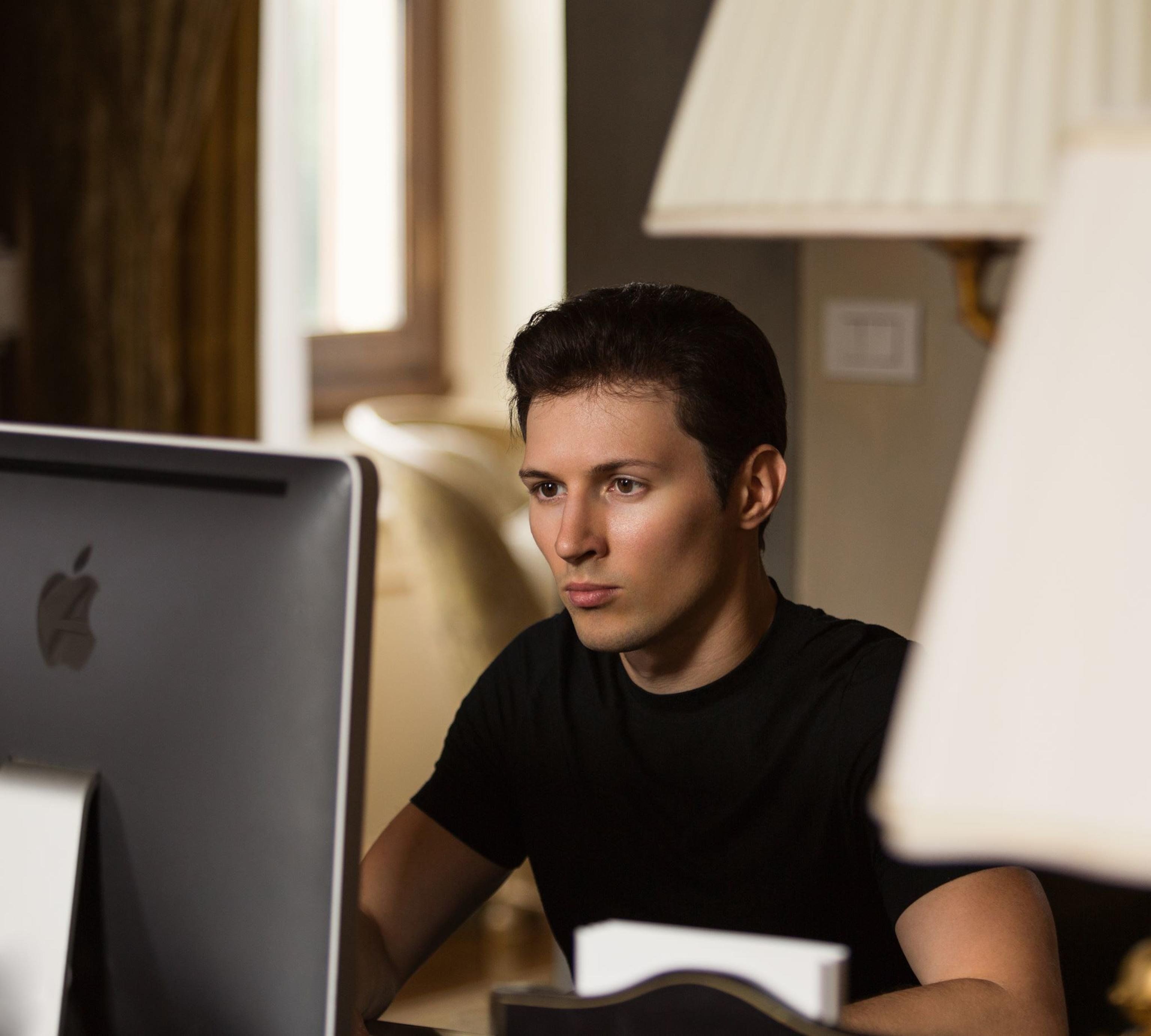 Pavel Durov: «Accusato per crimini altrui». Ma intanto comincia già a cedere
