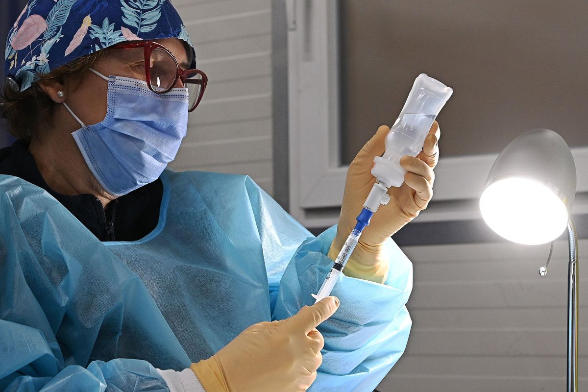 Il medico vaccinatore pentito: «Raccontate balle colossali»