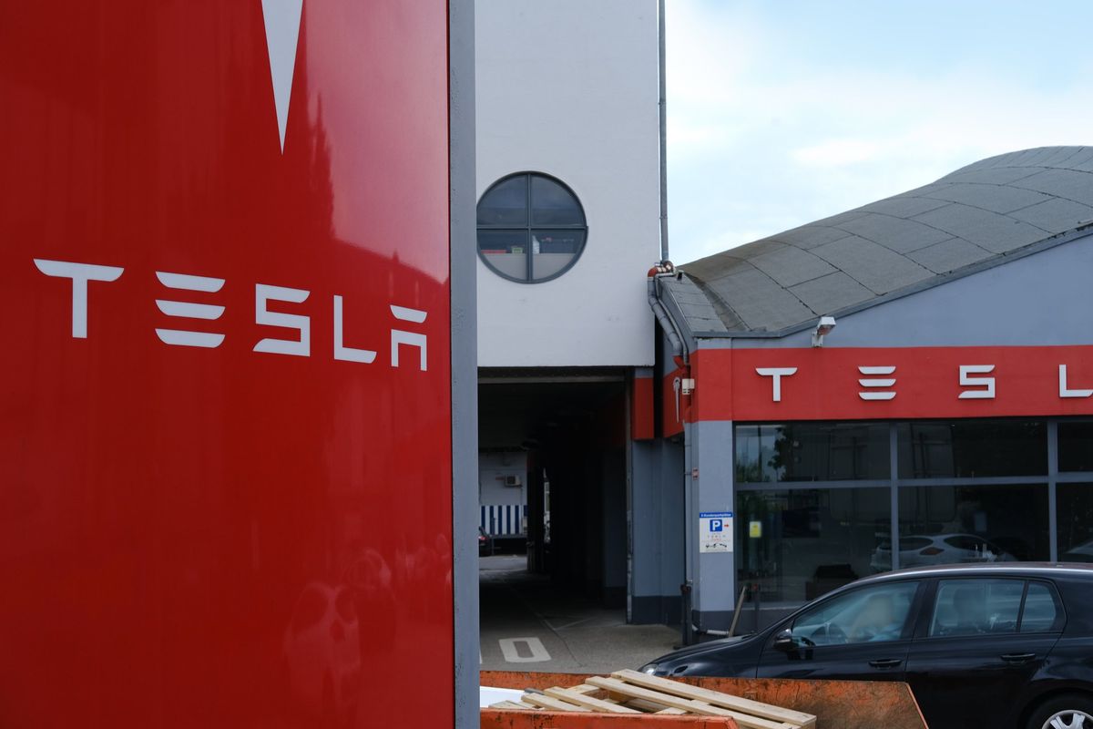 I profitti di Tesla vanno a benzina