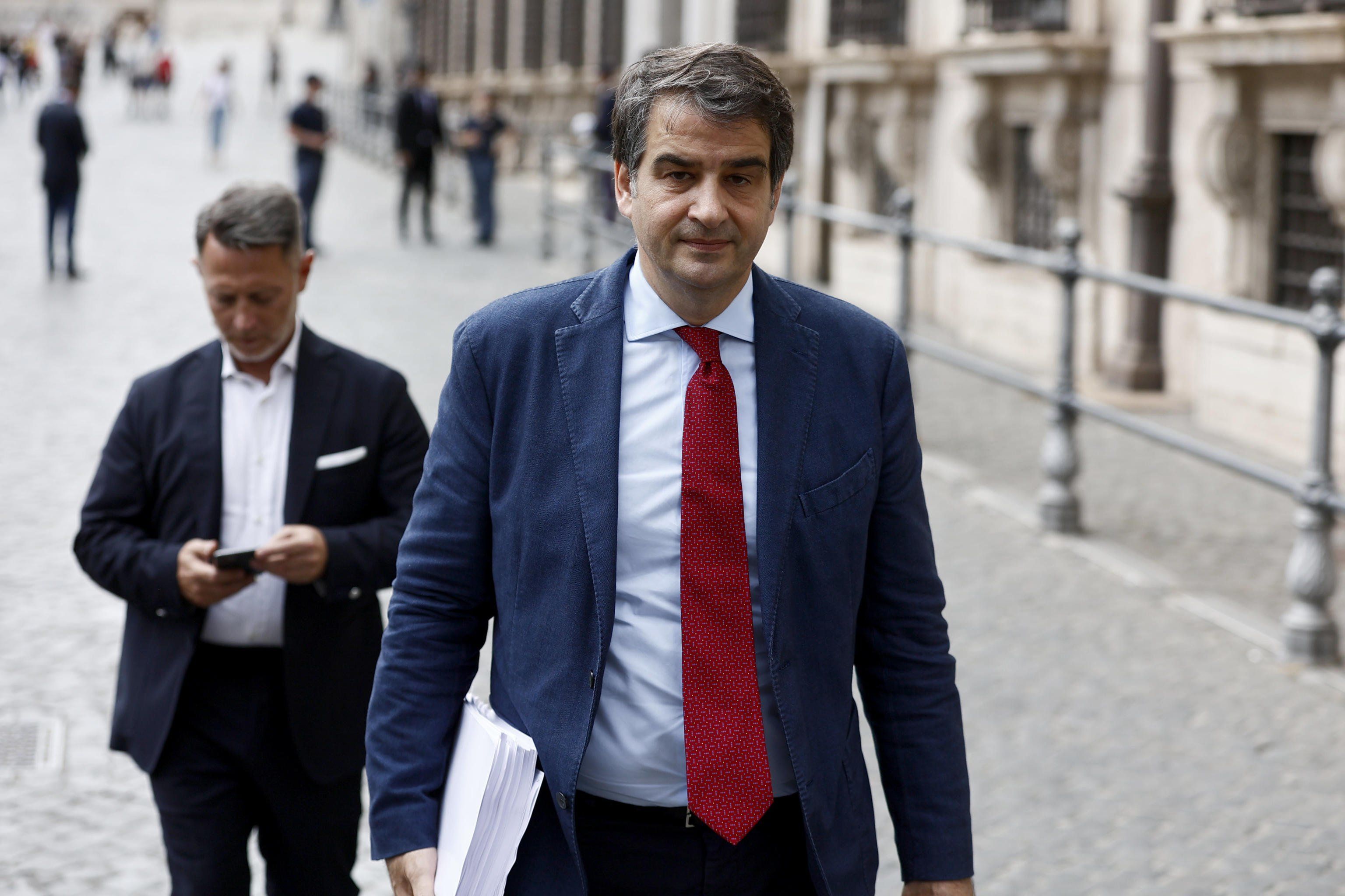 Il governo prova a evitare il rimpasto per il dopo Fitto. Spacchettamento in vista