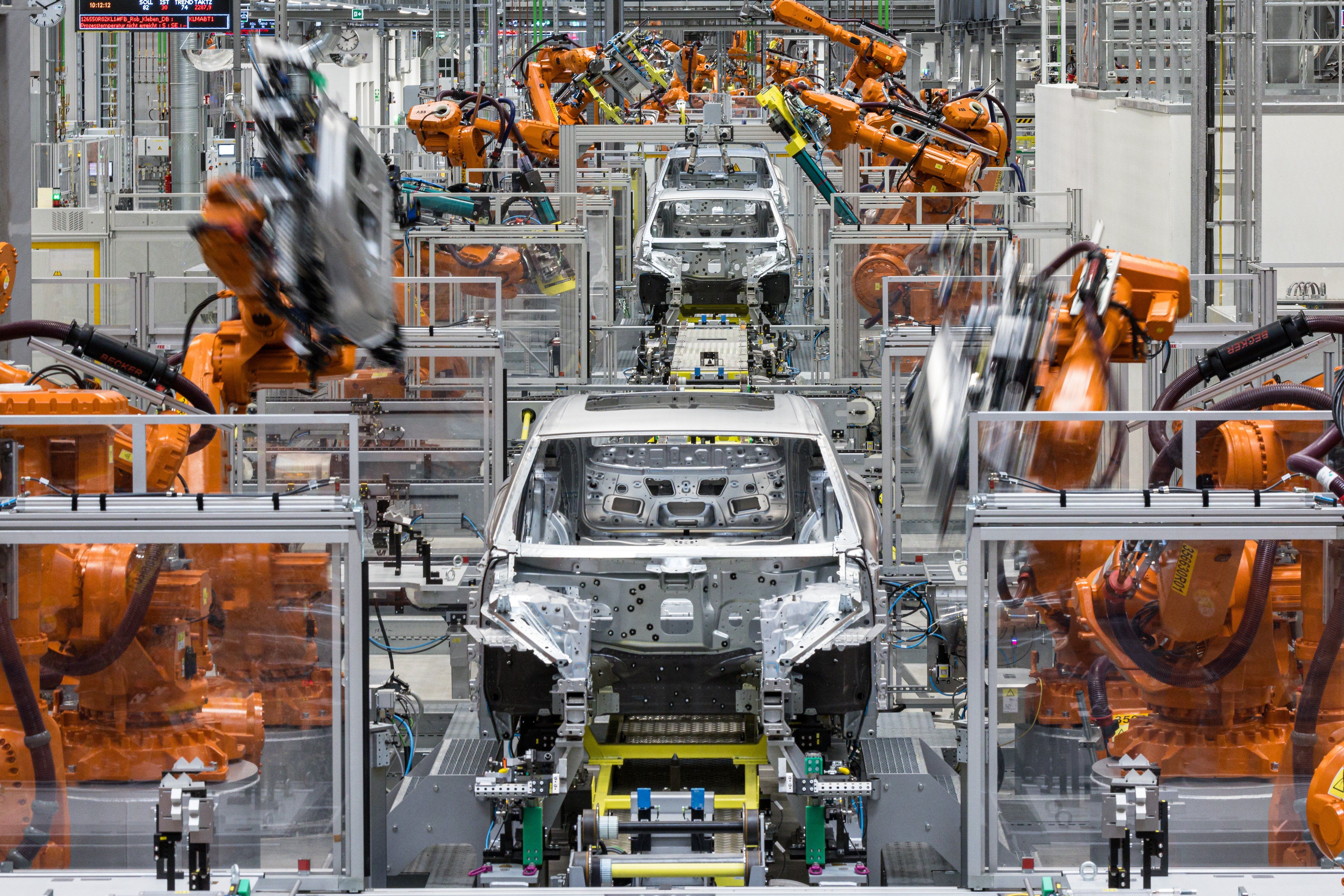 I costruttori di auto in allarme: a rischio 8 stabilimenti in Europa