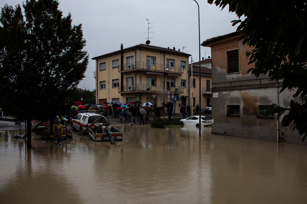 Argini rotti, evacuazioni e dispersi Emilia-Romagna di nuovo alluvionata