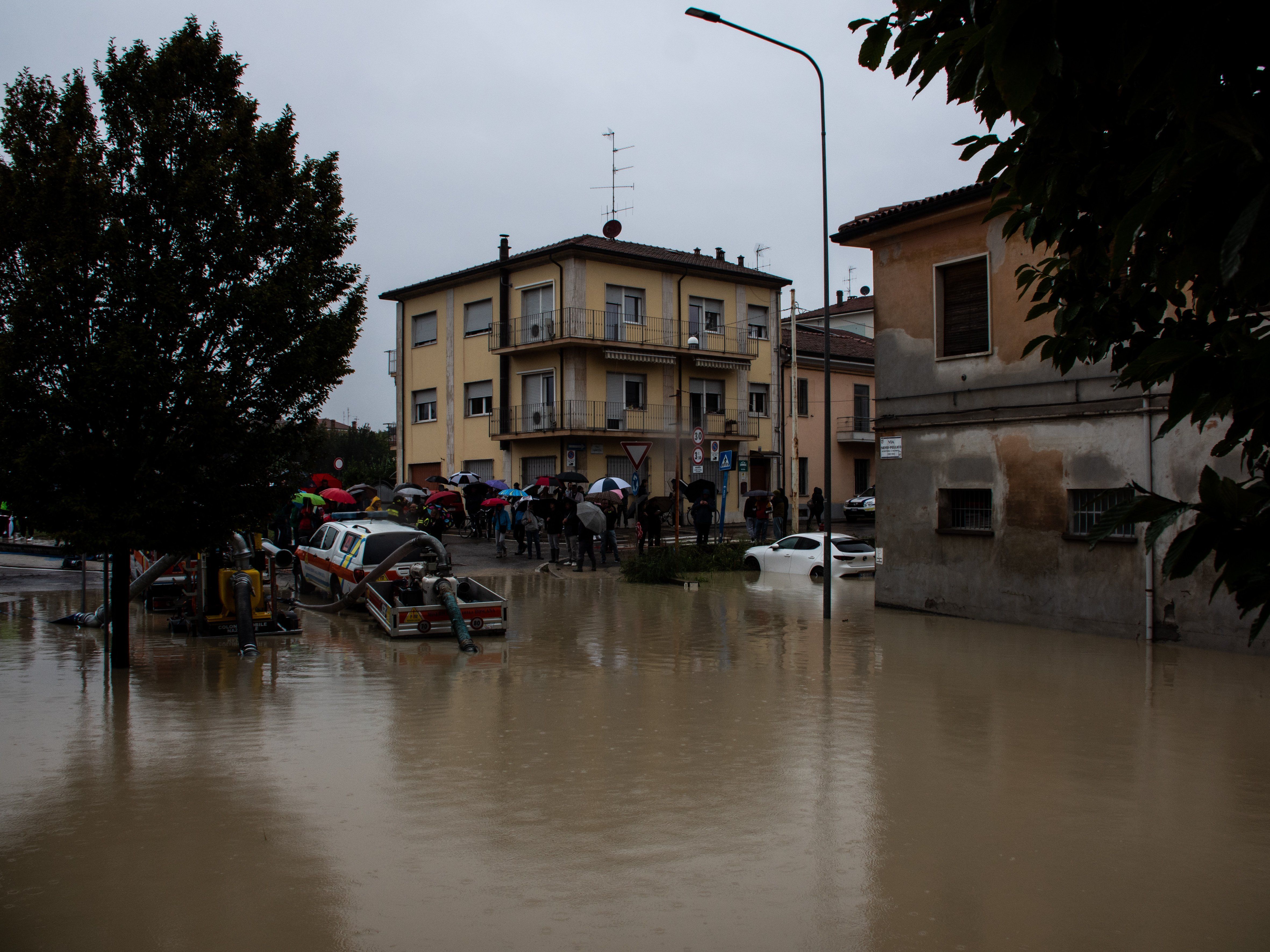 Argini rotti, evacuazioni e dispersi Emilia-Romagna di nuovo alluvionata