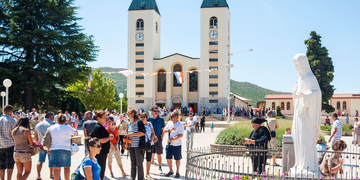 Francesco «sdogana» Medjugorje. Riconosciuti i suoi frutti spirituali