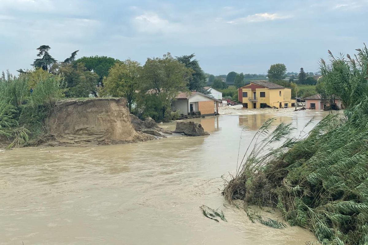 Così han spostato i soldi per il fiume esondato