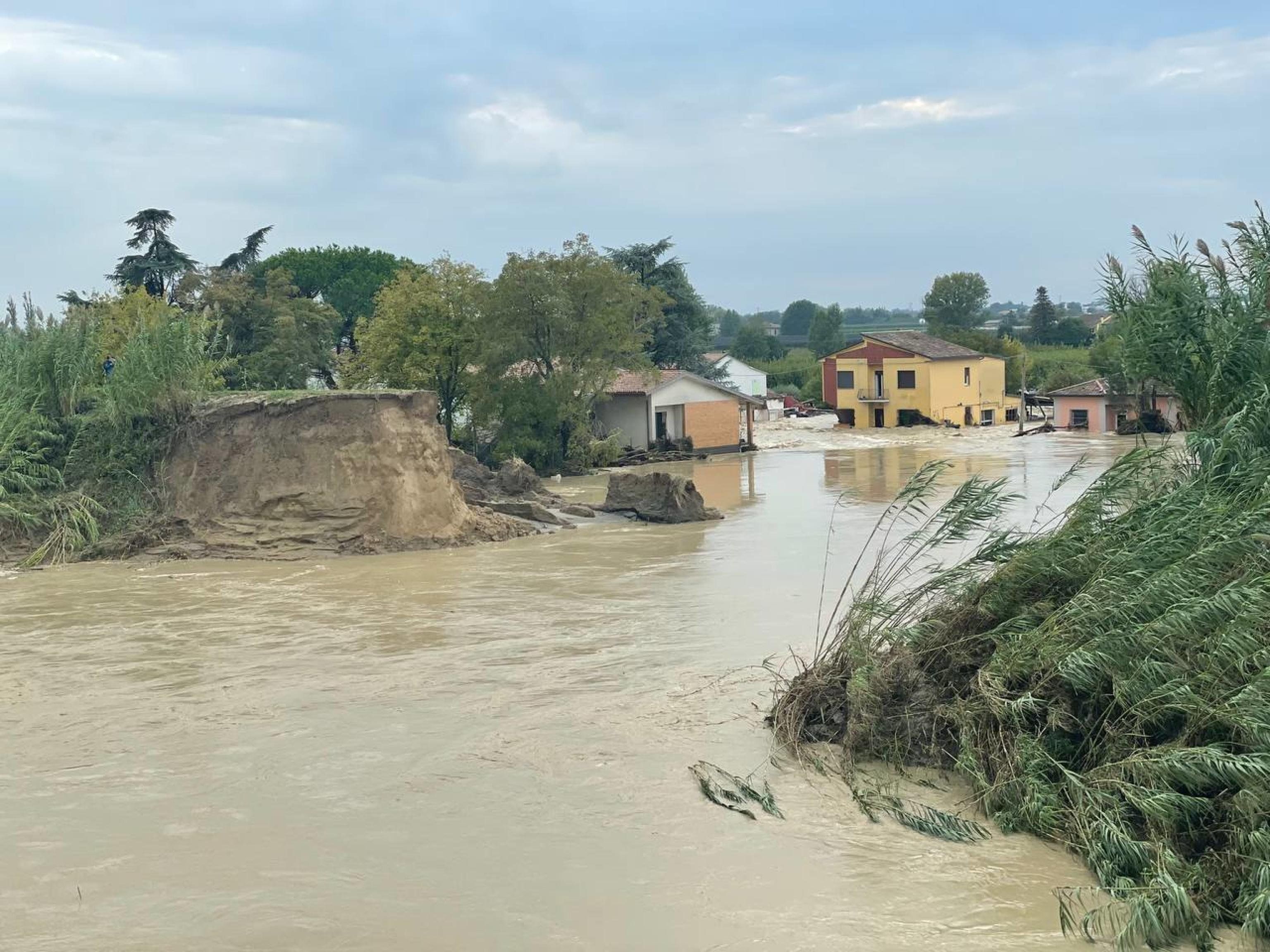 Così han spostato  i soldi per il fiume esondato