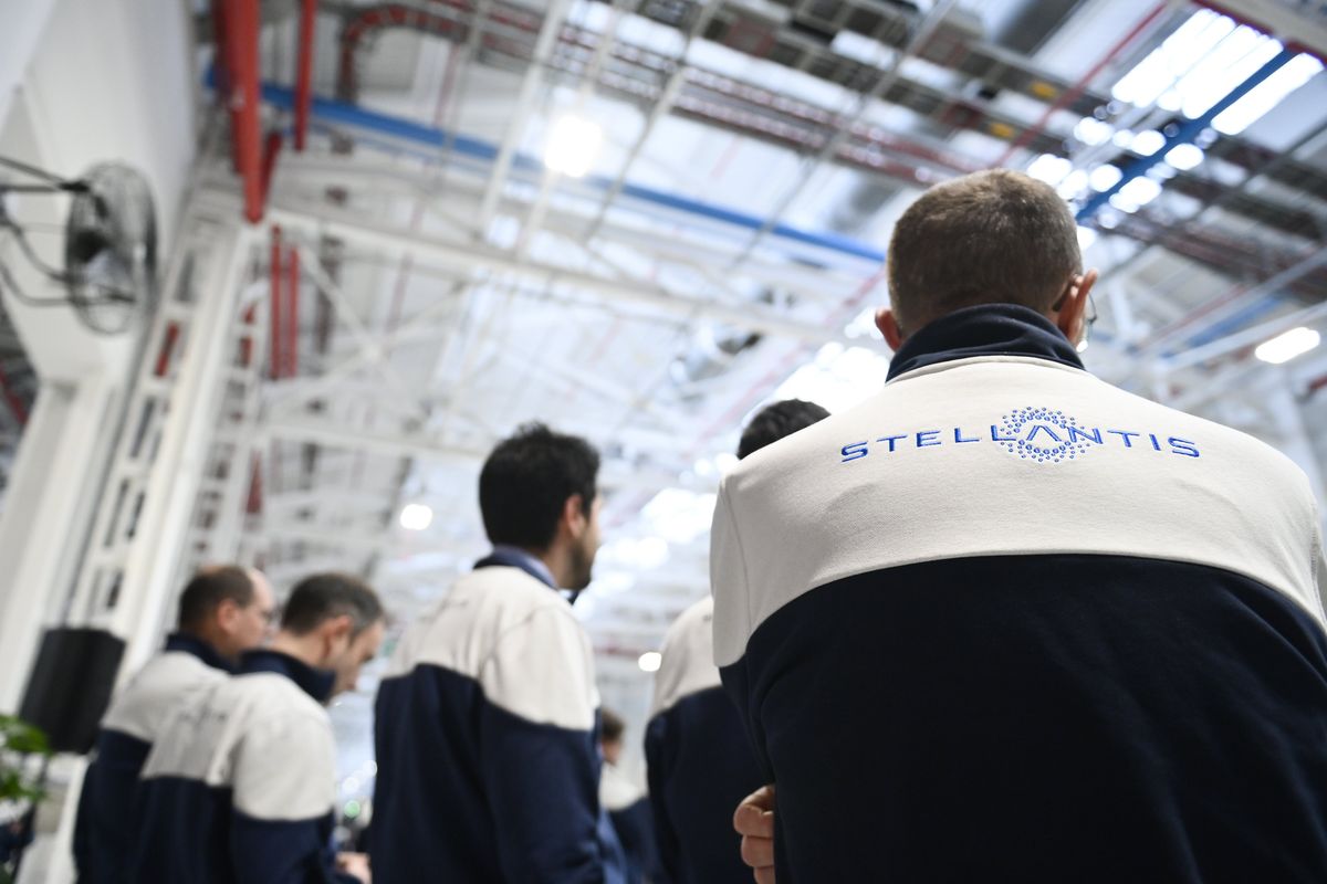 Gli operai «costringono» i sindacati a scioperare contro Stellantis