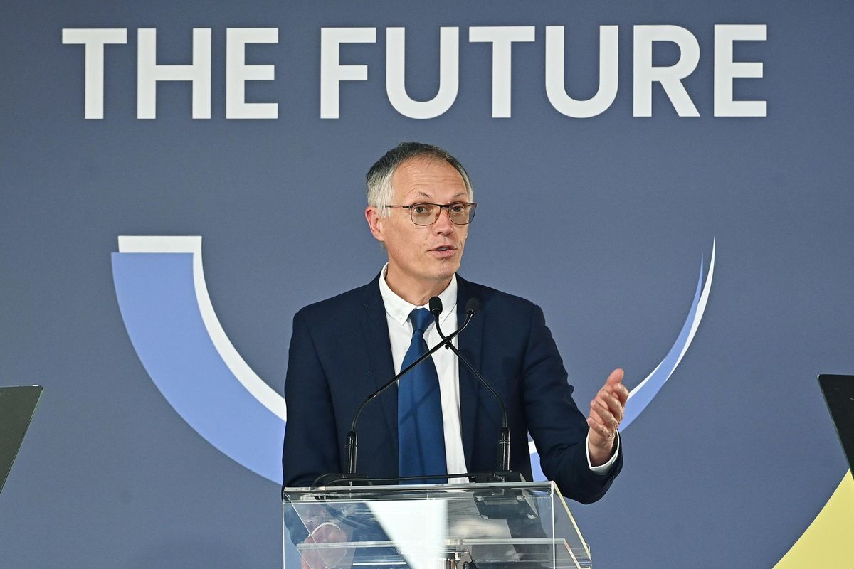 Troppi flop, Stellantis pensa al dopo Tavares. E intanto presenta nuovi modelli cinesi