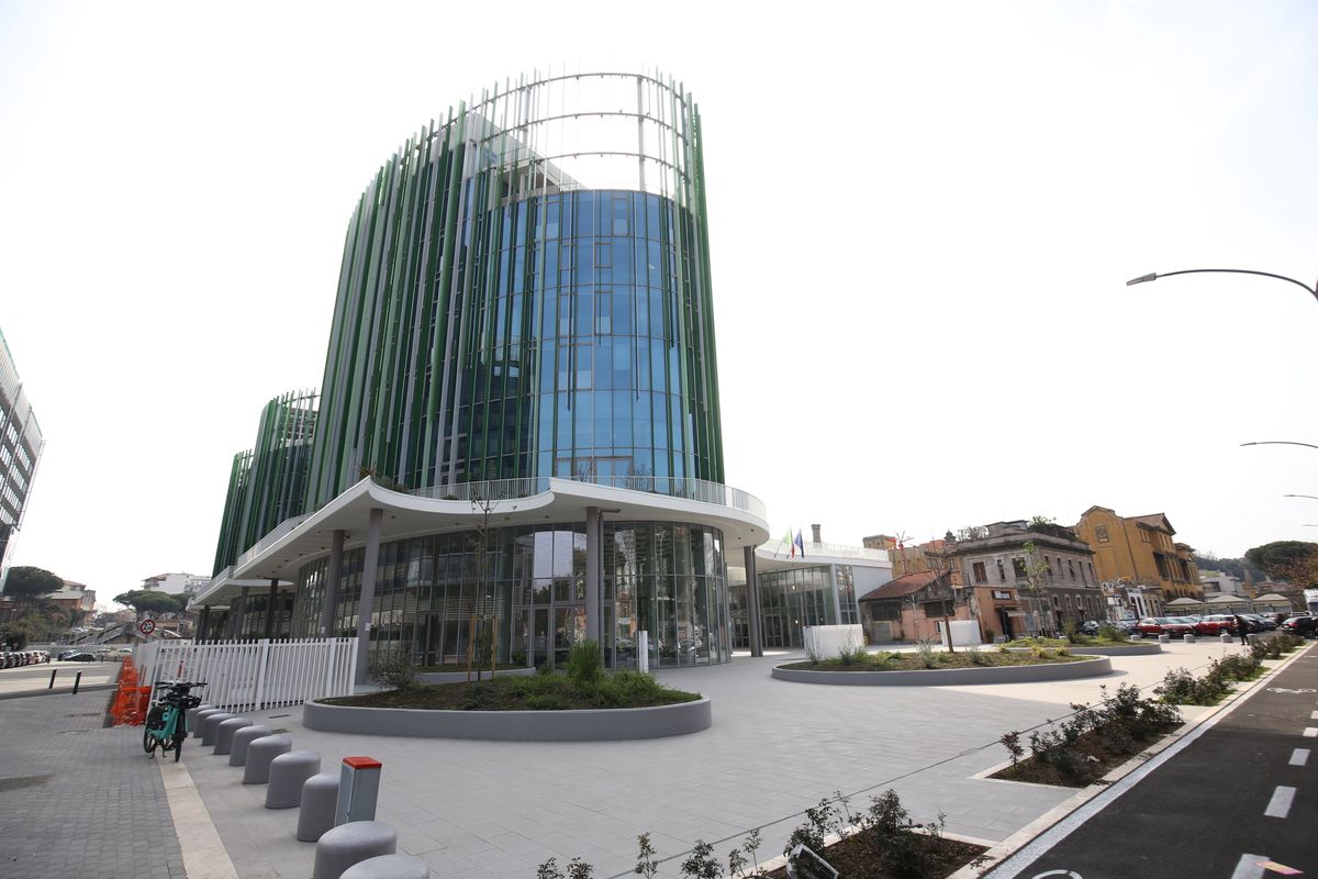 Propaganda Lgbt sulla pelle dei bimbi. Ma il rettore attacca chi si oppone