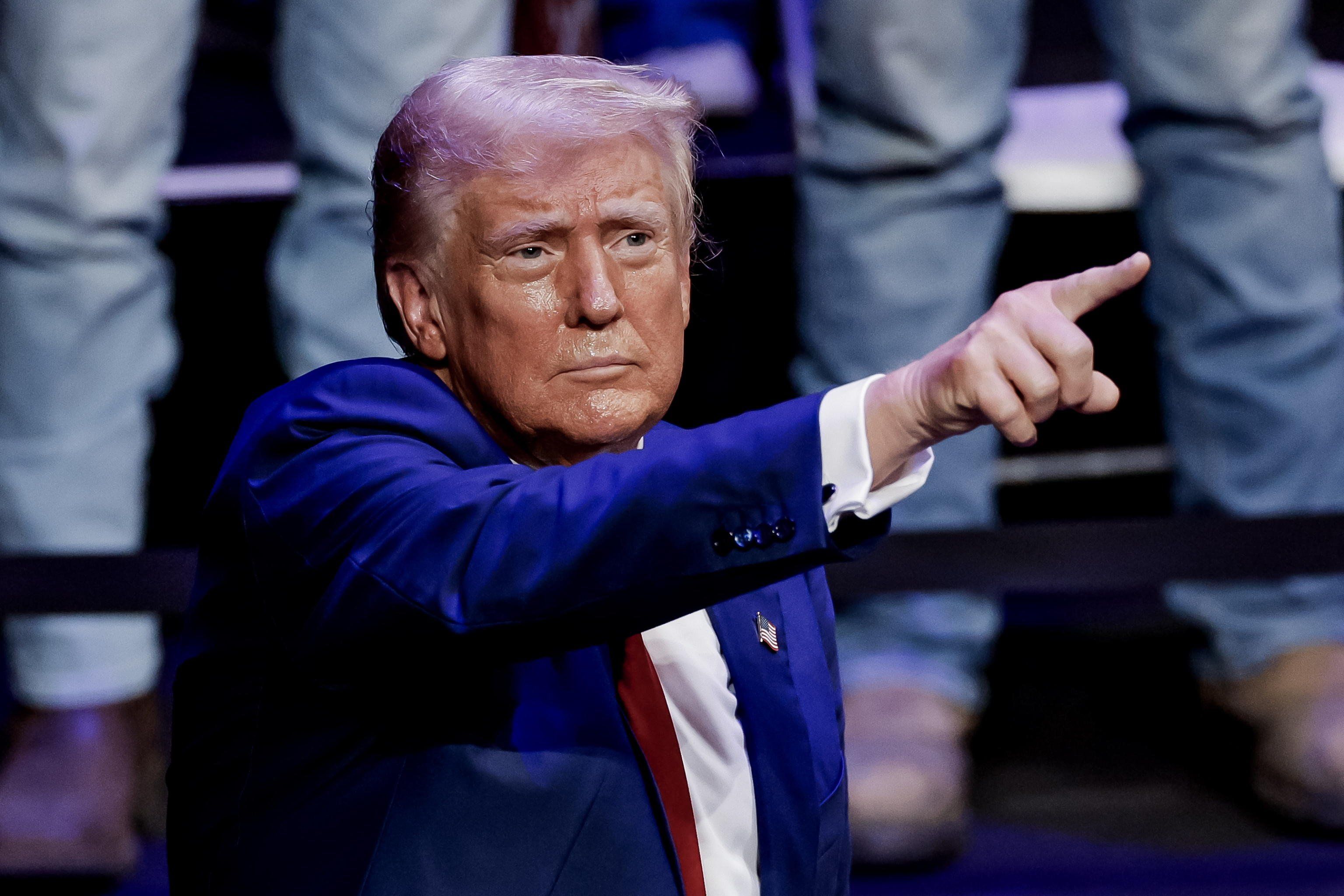 Auto dalla Germania? Dazi al 200%. Trump vuole le fabbriche negli Usa