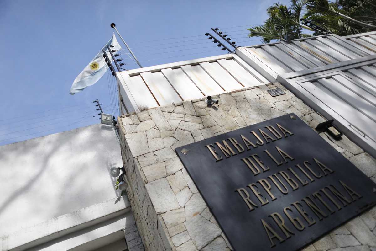 Venezuela sempre più nel caos: incidente diplomatico con l'Argentina