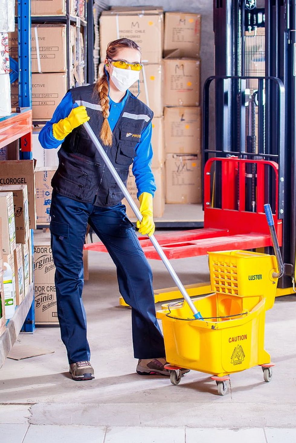 Woman shares her struggles of working full-time while homeless, and it changes her life