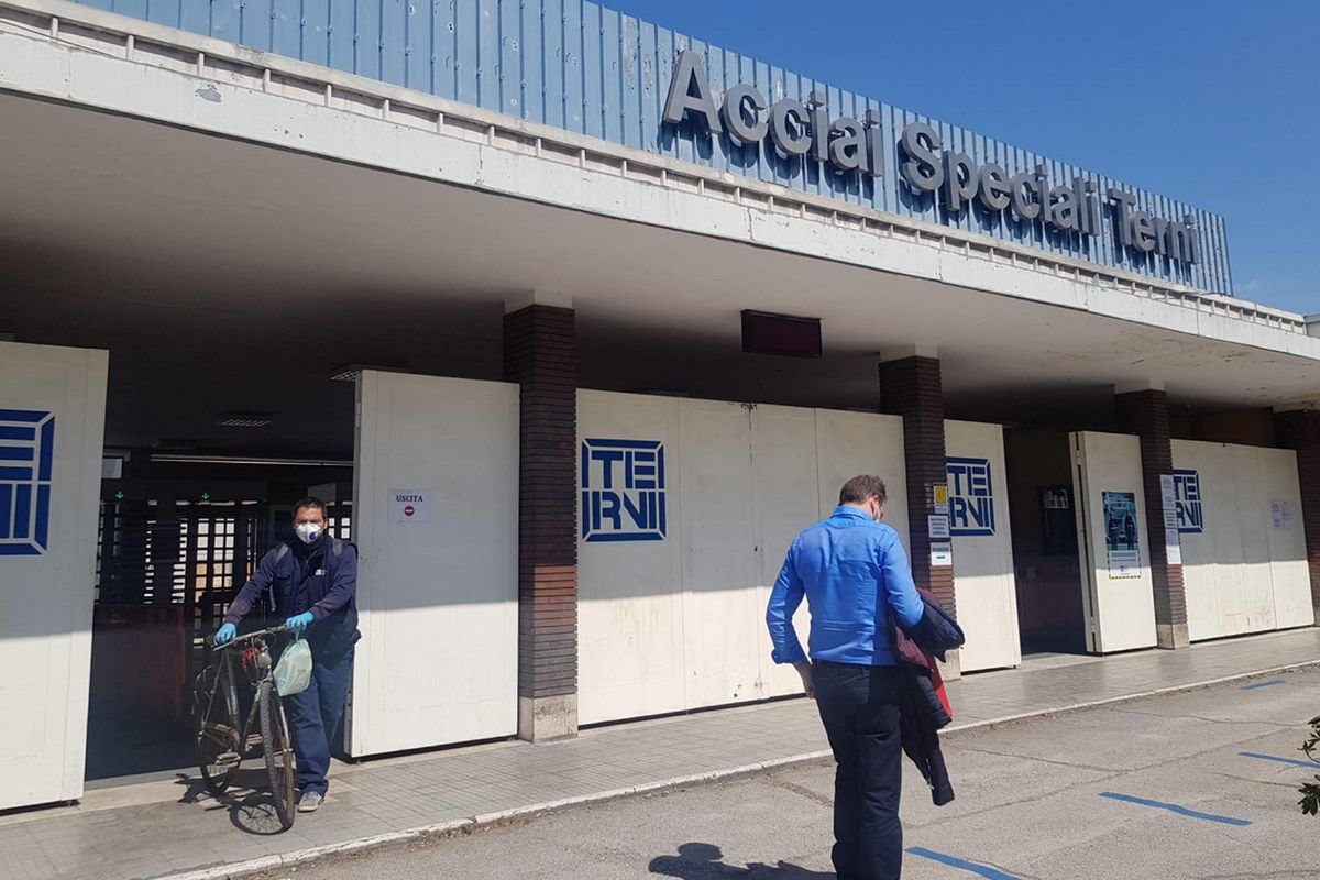 Caro energia: l’acciaieria si ferma