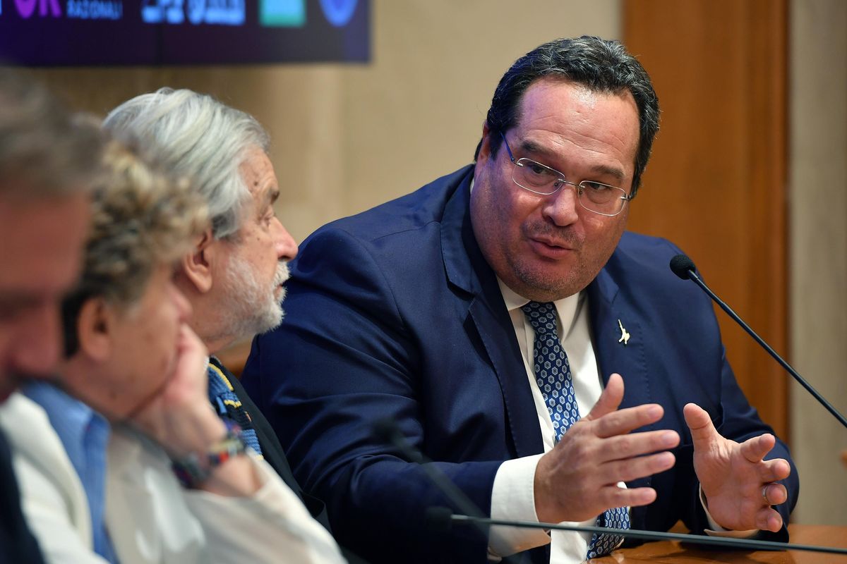 Durigon: «Sgravi da 5 miliardi per chi fa figli. L’assegno minimo su fino a 650 euro»