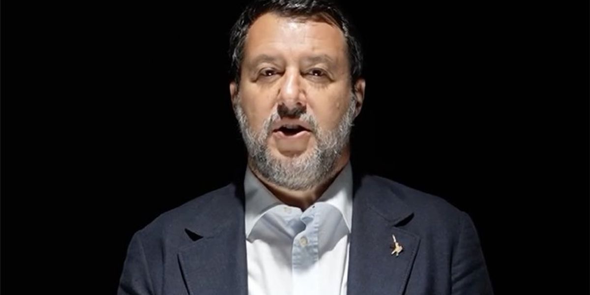 Siamo tutti Salvini. Difendiamo i confini