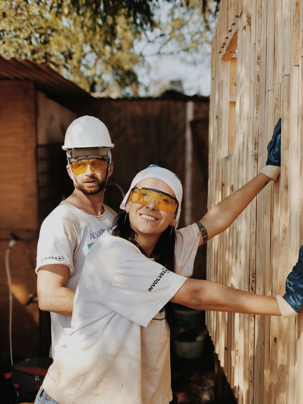 Hilarious social media challenge has women ditching dating apps to find love at Home Depot