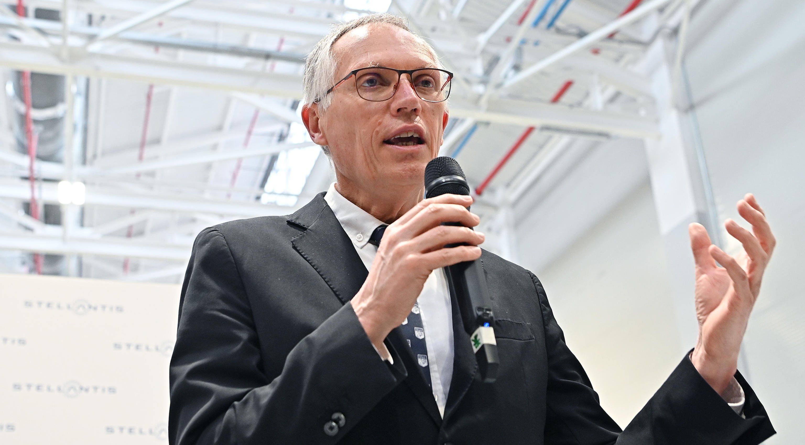 Nonostante lo sfacelo, Stellantis: «Nessun rinvio sulle emissioni Ue»