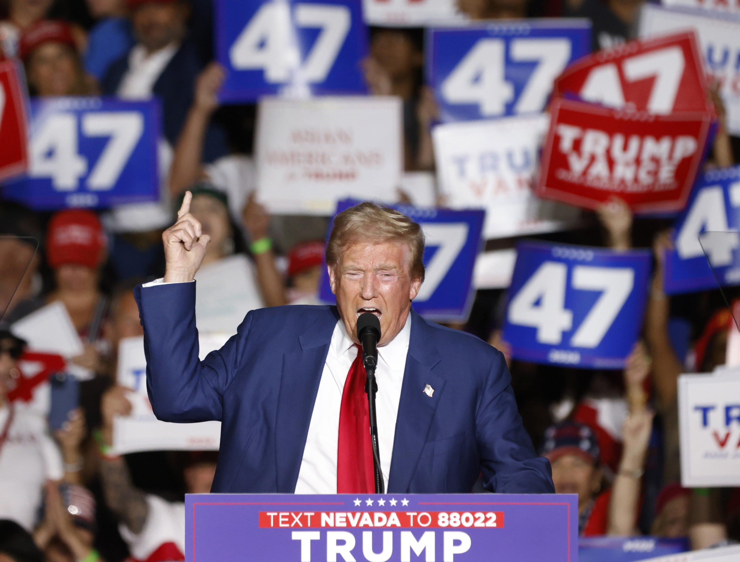 Trump ora indossa l’elmetto: «La retorica comunista dei dem fa volare i proiettili»