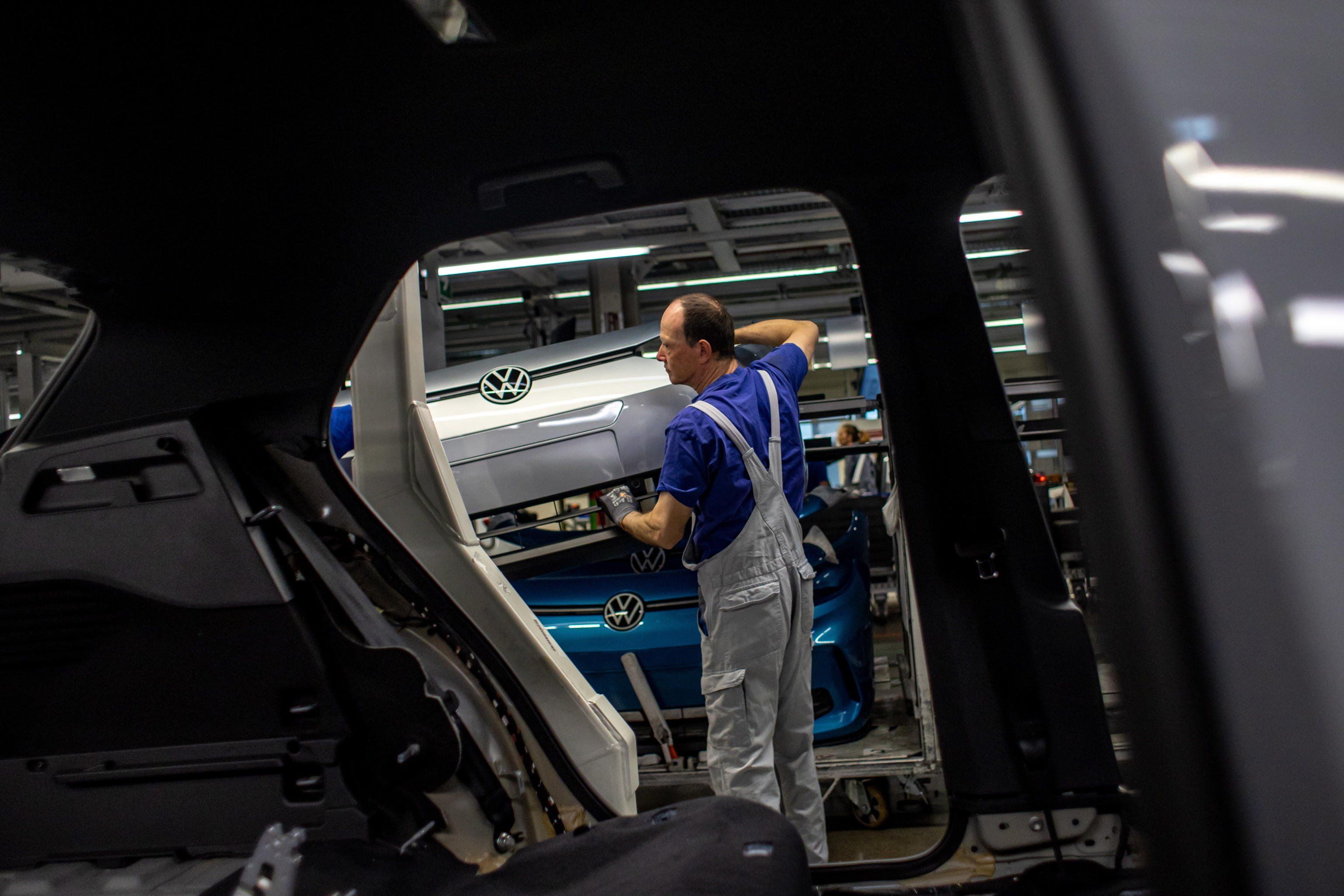 Dramma sociale alla Volkswagen: pronti oltre 15.000 licenziamenti