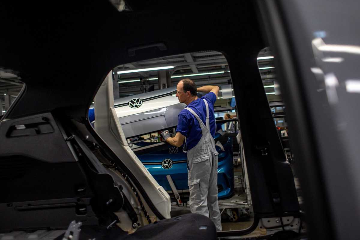 Dramma sociale alla Volkswagen: pronti oltre 15.000 licenziamenti