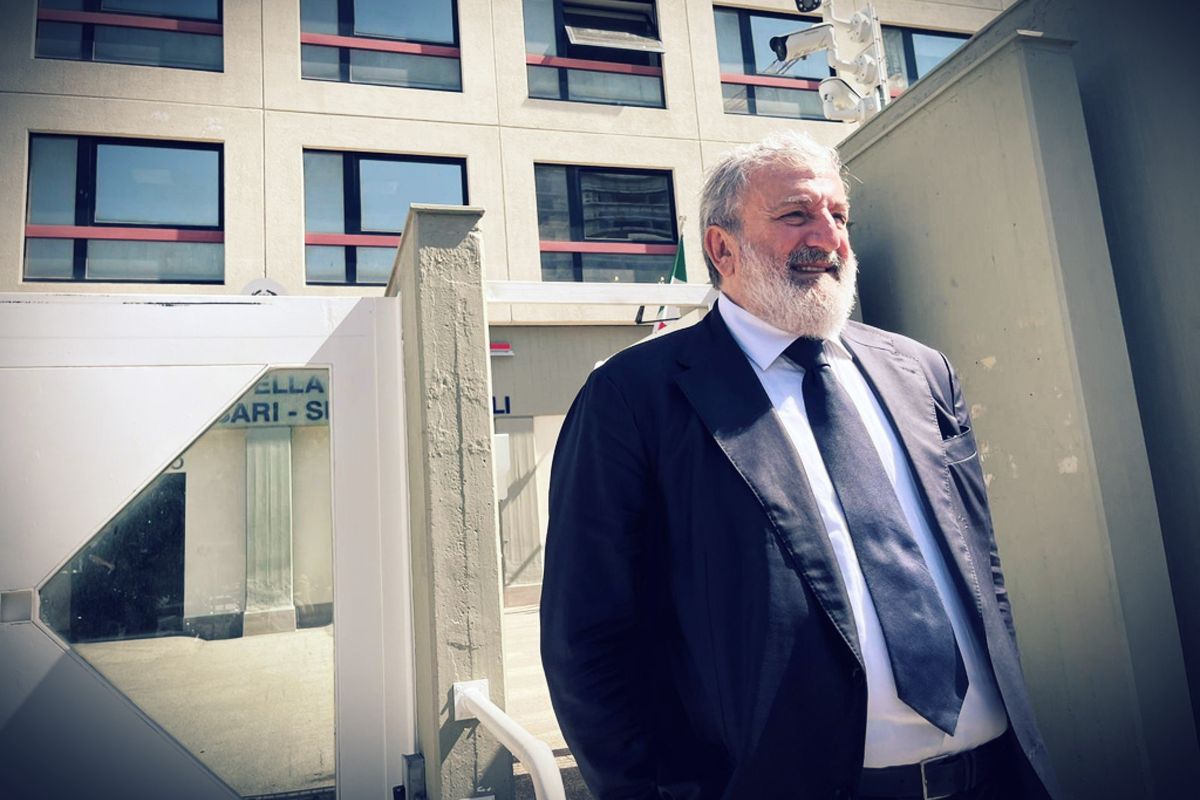 Per salvare la faccia a Emiliano, la Regione ora revoca i contratti alla ditta del fratello