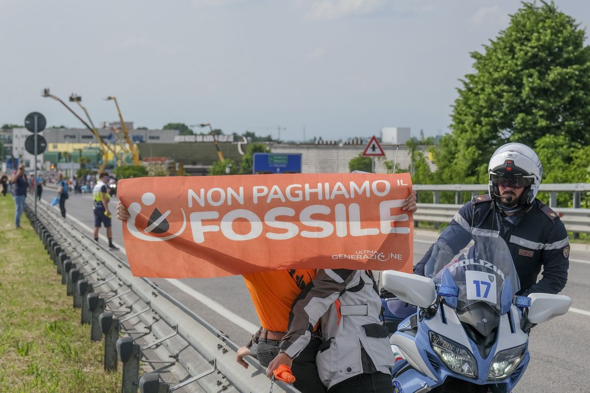 Le accise sul gasolio aumentano grazie ai fanatici del green deal