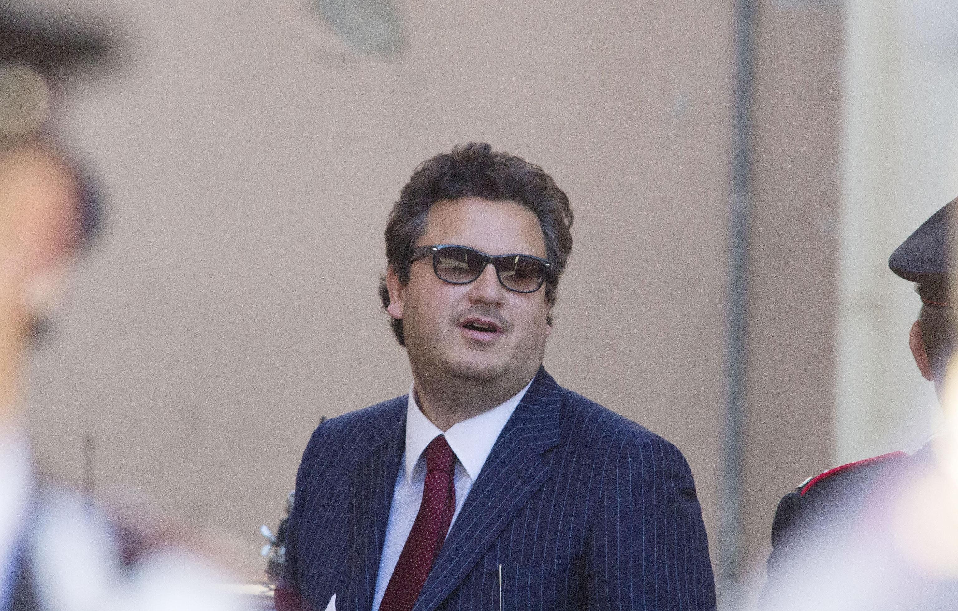 L’imputato è compagno di una pm di Roma. Un caso di stalking imbarazza la Procura