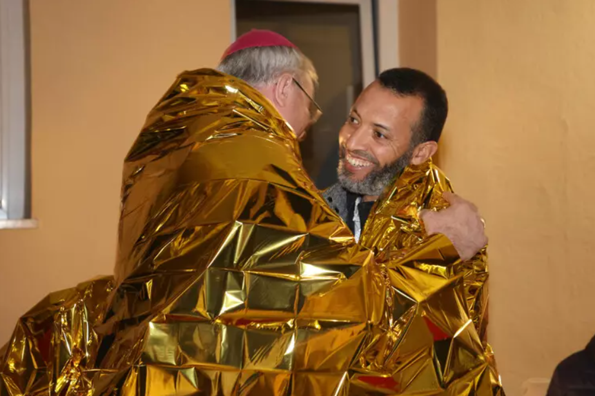 Vescovo e imam pregano per l'invasione