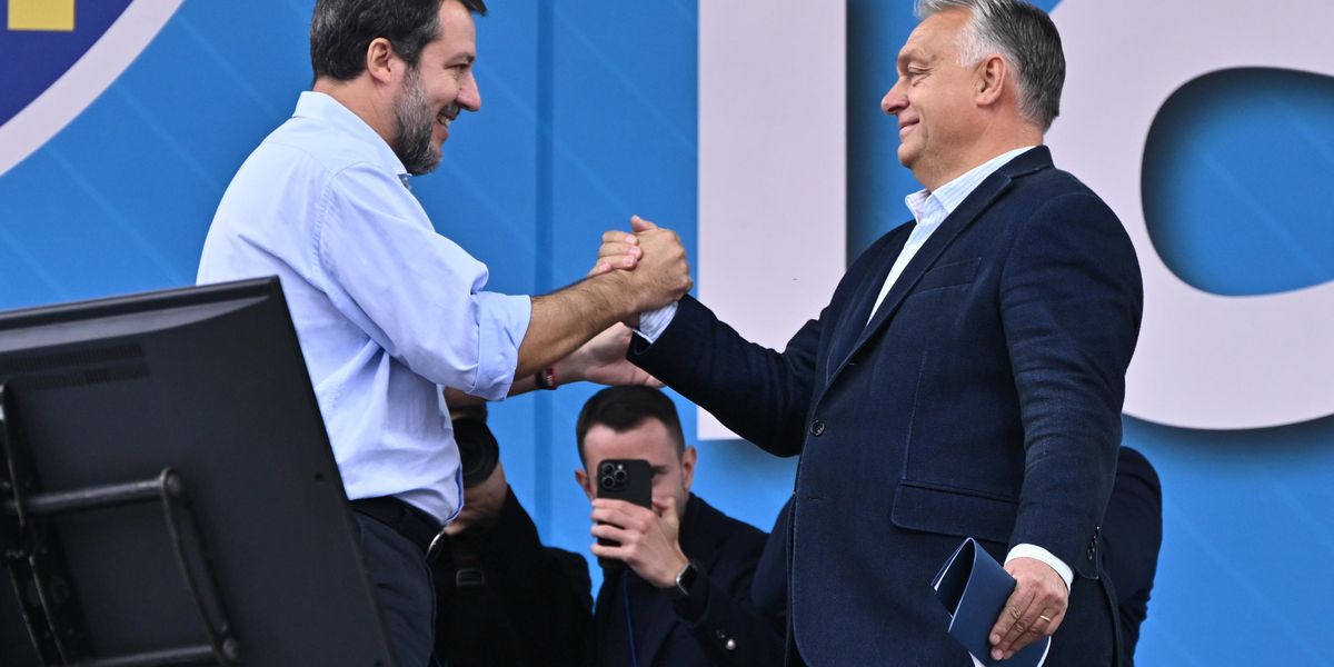 A Pontida si rafforza l’asse Lega Orbán. Salvini: «La manovra? Paghino i banchieri»