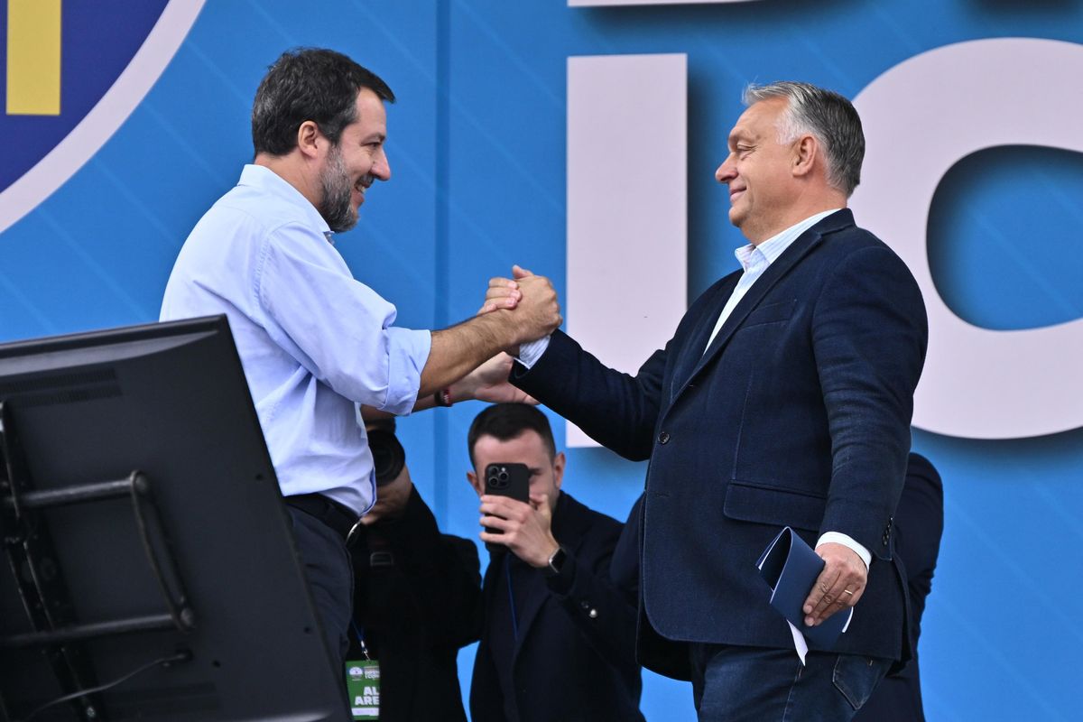 A Pontida si rafforza l’asse Lega-Orbán. Salvini: «La manovra? Paghino i banchieri»
