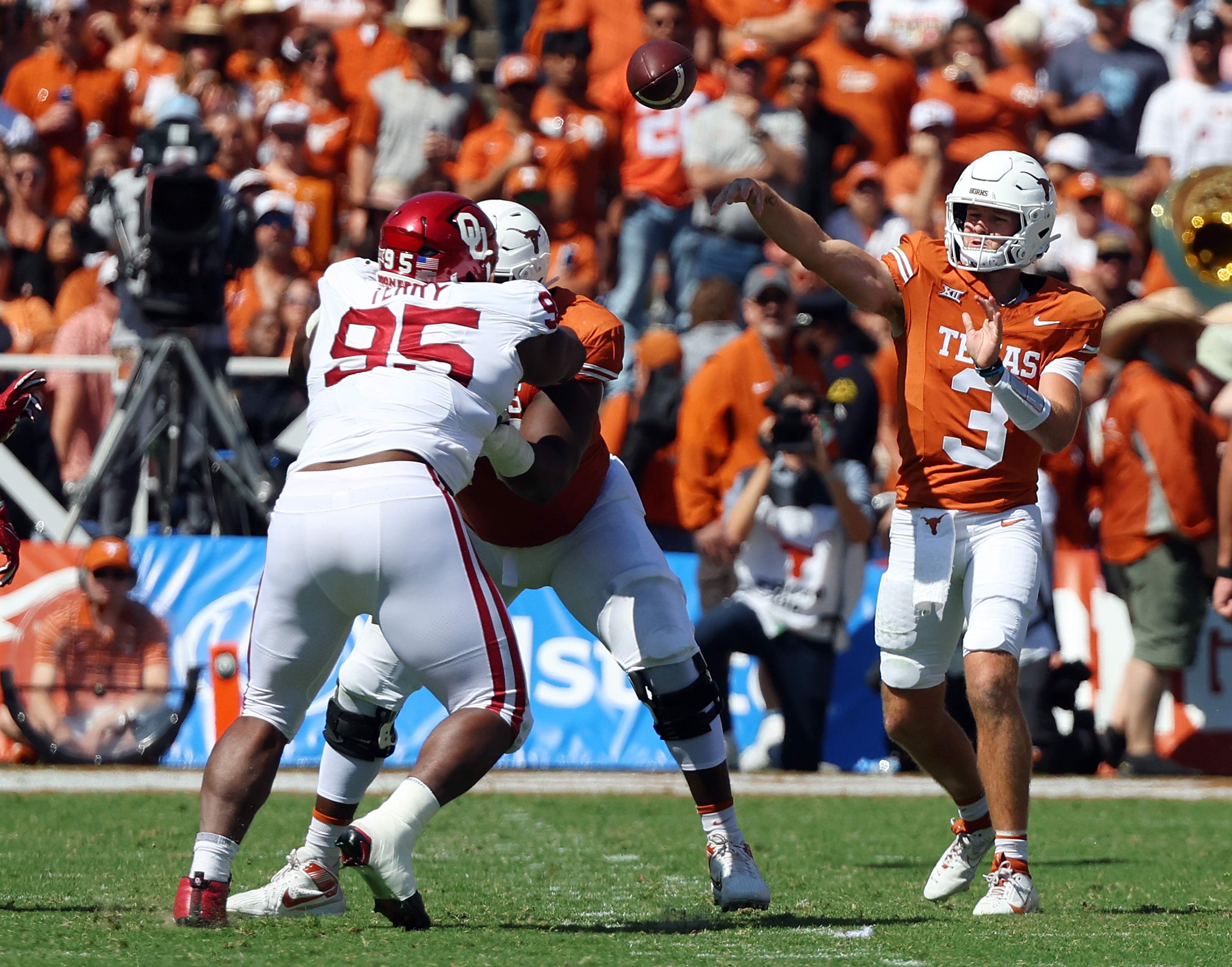 Quarterbacks take center stage as Texas-Oklahoma rivalry heats up in Cotton Bowl