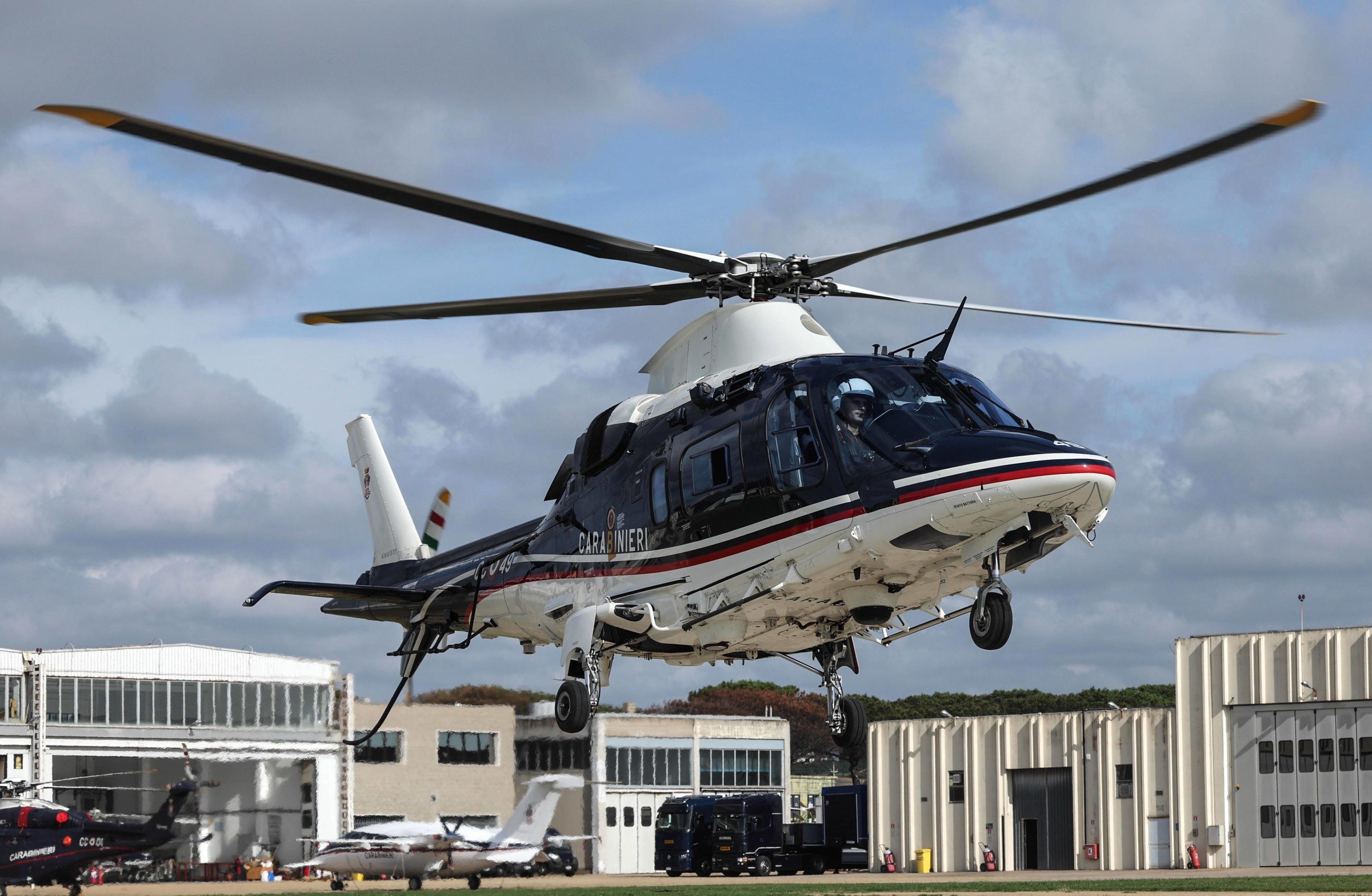 Carabinieri: da 60 anni nei cieli d'Italia