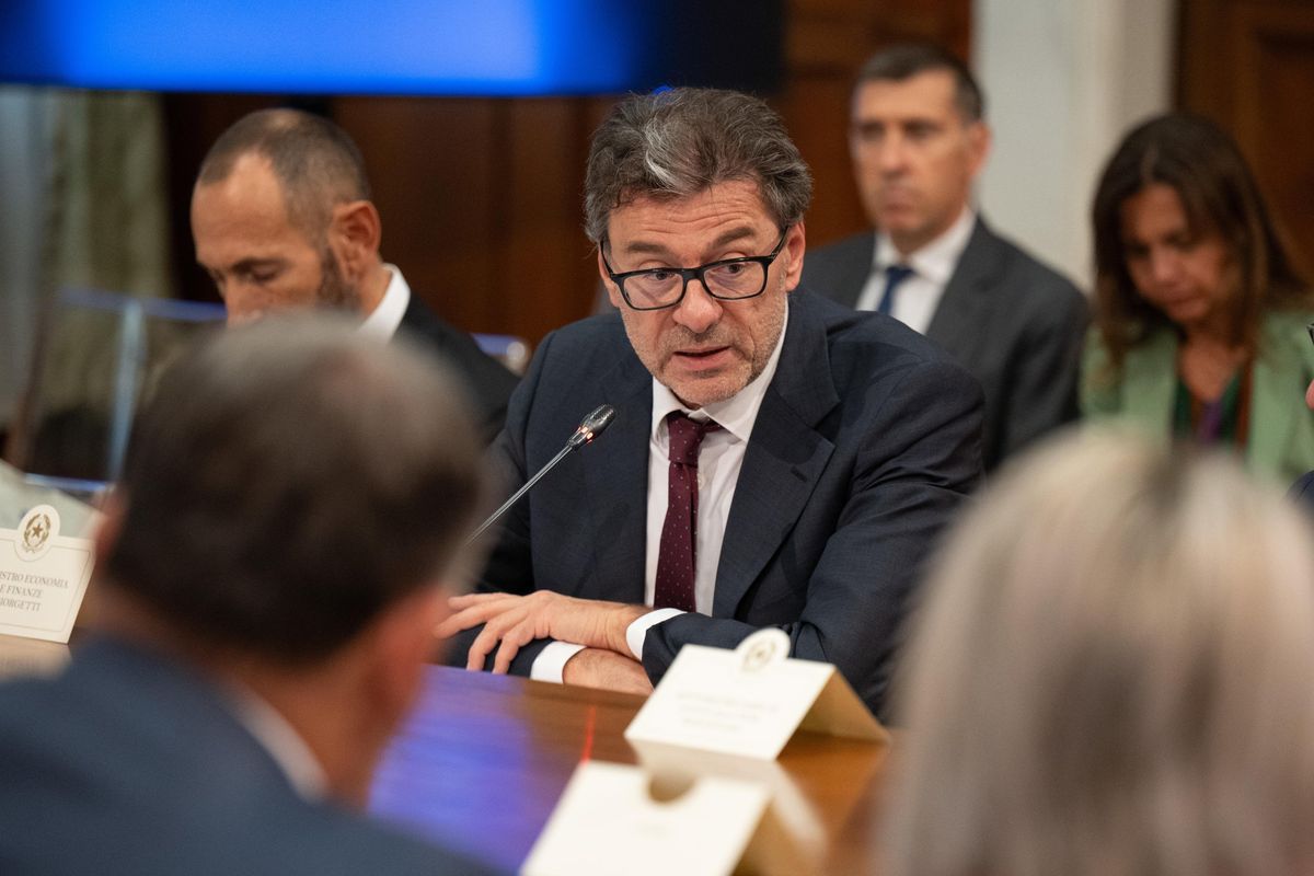 Giorgetti presenta il piano di bilancio. Cambiano le tasse, fondi alla sanità