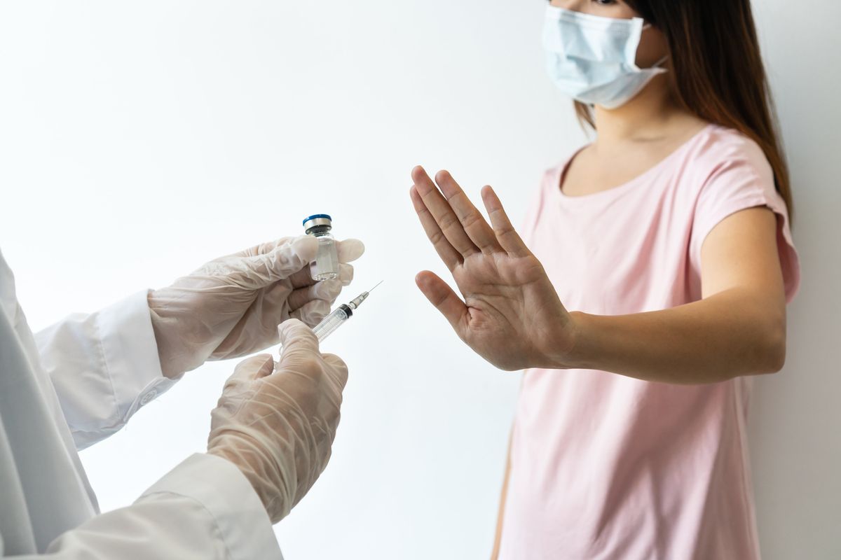 Mentre il governo annulla le multe ai no vax, in Romagna parte la caccia agli obiettori