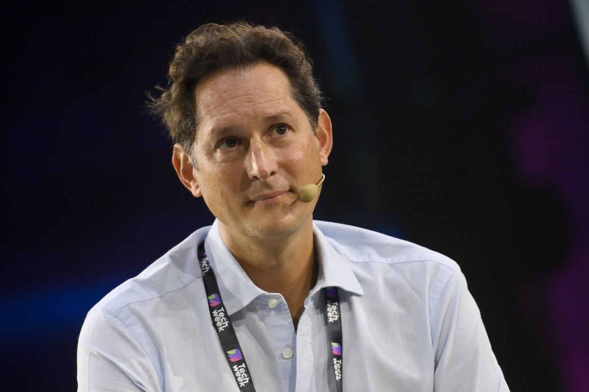 Stellantis dimezza la produzione e il valore