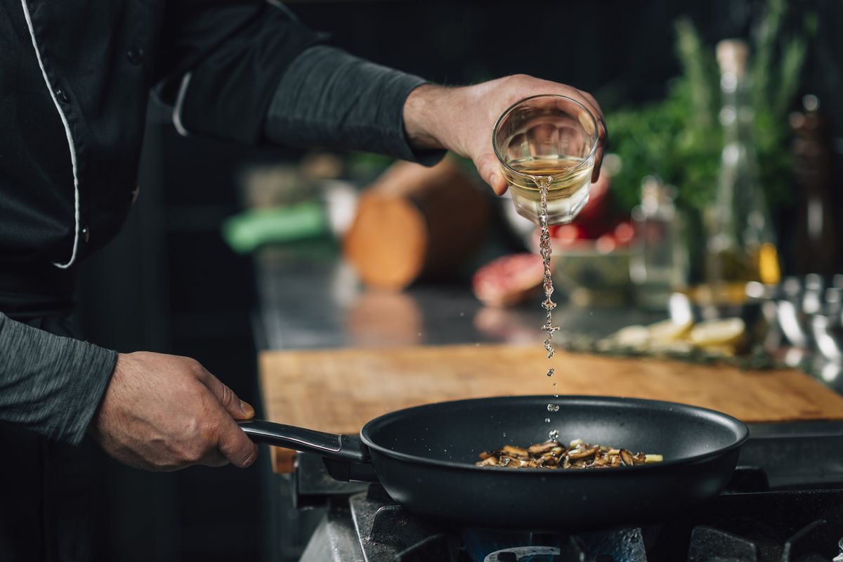 Dal flambé al brasato. Tutti i segreti per cucinare col vino