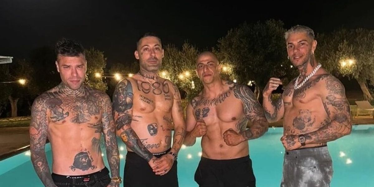 Manganelli, figli dei boss, pestaggi e tirapugni. Ecco a voi gli amici di Fedez