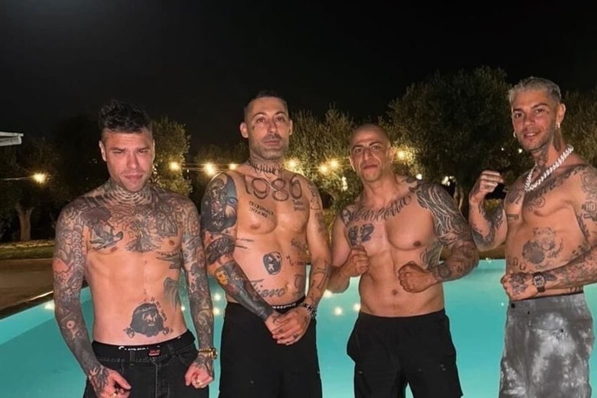 Manganelli, figli dei boss, pestaggi e tirapugni. Ecco a voi gli amici di Fedez