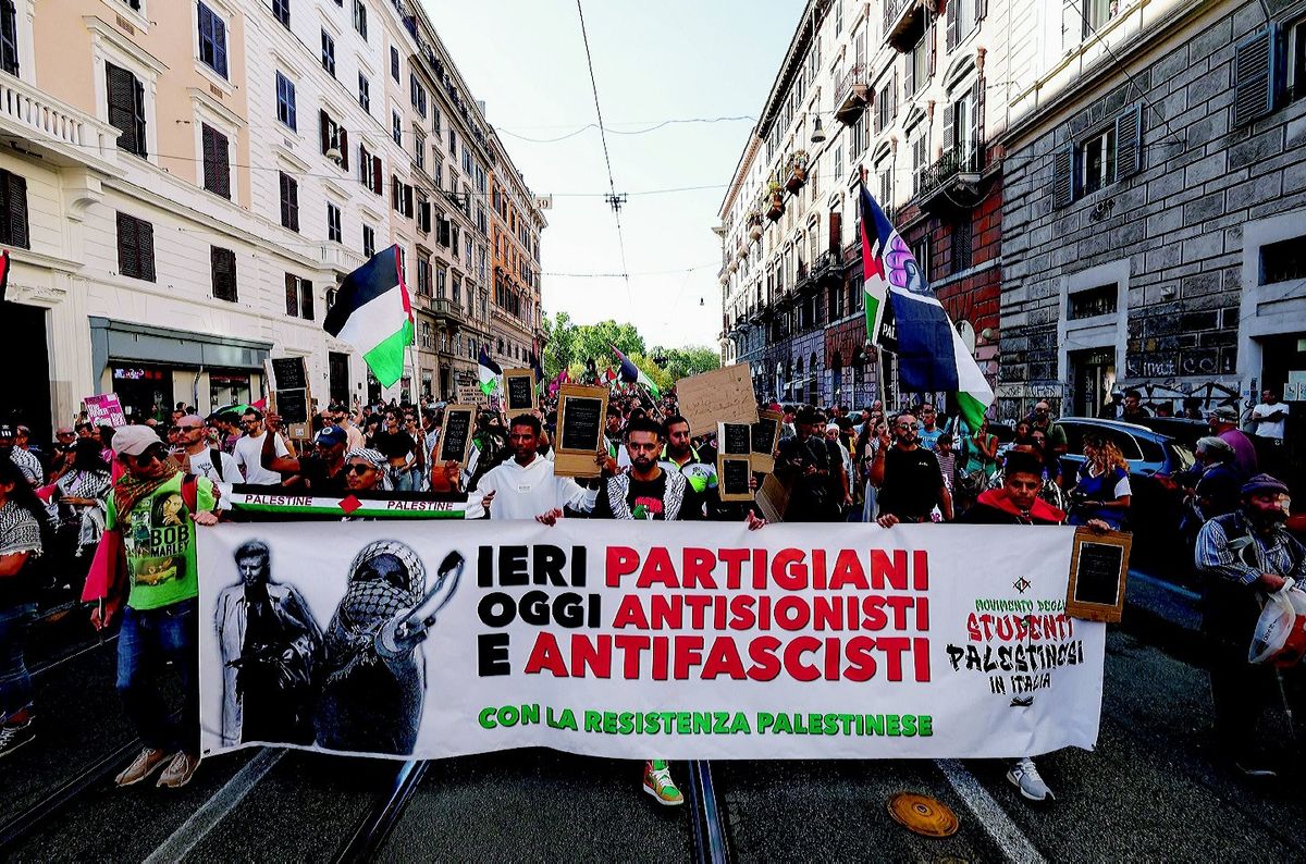 Piantedosi e toghe stoppano il corteo I pro Pal marciano lo stesso su Roma