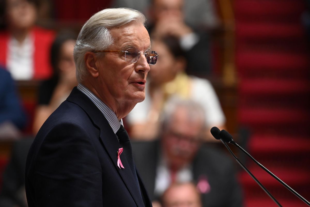 Più tasse, tagli e colpo ai pensionati. Si chiama Barnier ma sembra Monti