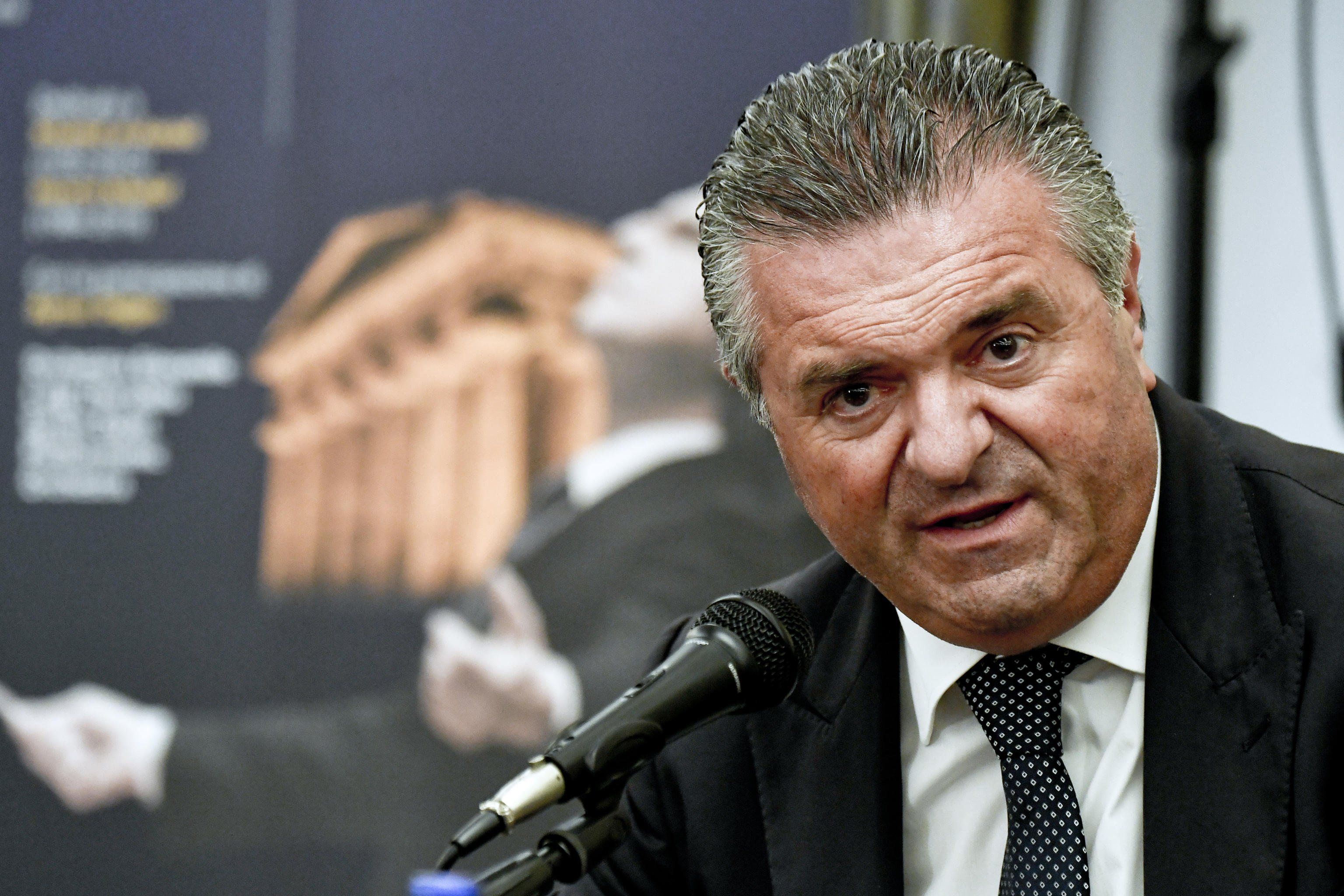 Mazzette per i lampioni, in manette il sindaco delle «fritture» di De Luca