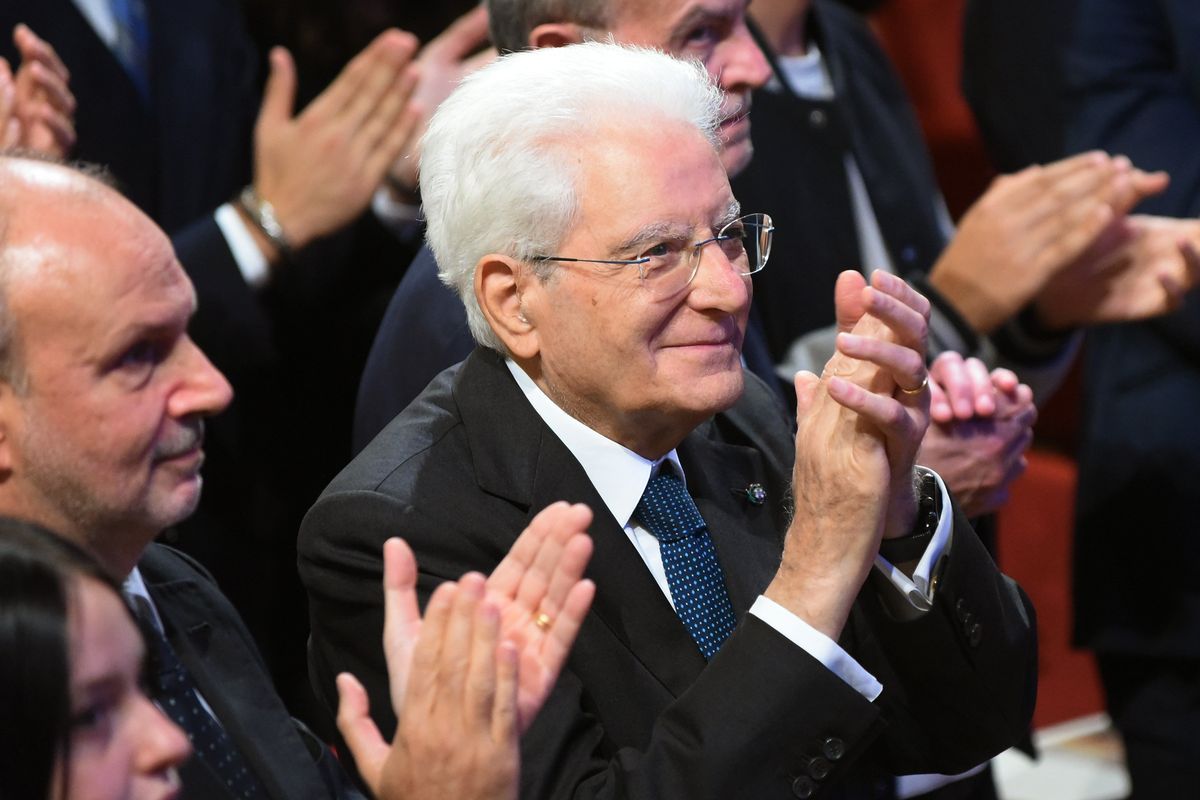 Re Mattarella esonda dal ruolo. L’Italia è diventata una monarchia?