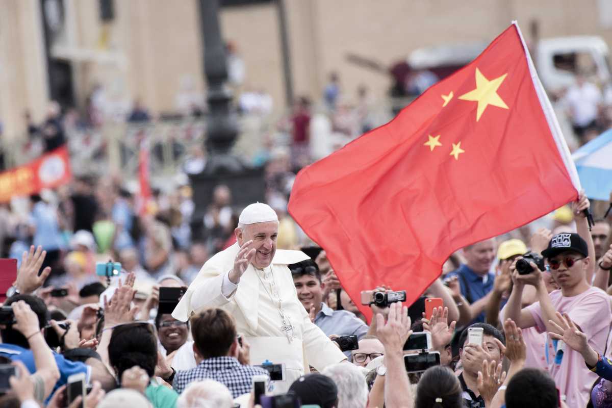 Mentre la Cina soffia sull’odio anticattolico il Vaticano rinnova il patto con Xi Jinping